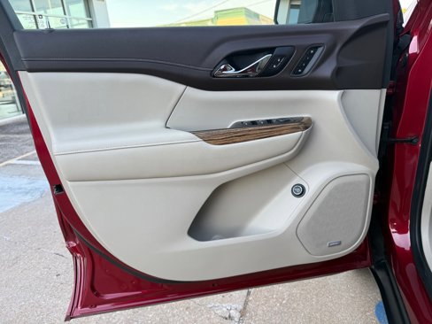 Used 2019 GMC Acadia Denali image 7