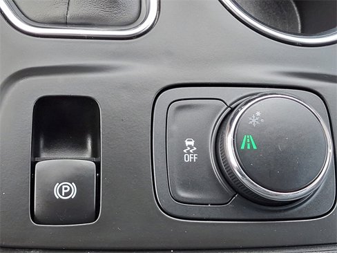Used 2021 Chevrolet Traverse LS image 25