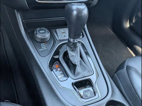 Used 2023 Jeep Cherokee Altitude Lux image 15