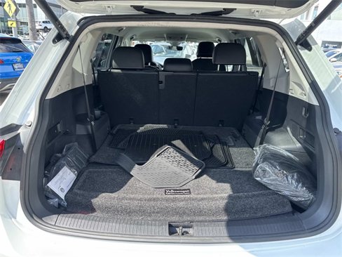 Used 2022 Volkswagen Tiguan SE image 6