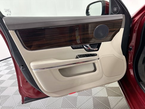Used 2012 Jaguar XJ L image 15