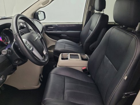 Used 2014 Chrysler Town & Country Touring-L w/ Driver Convenience Group image 17