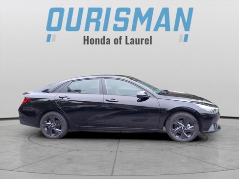 Used 2023 Hyundai Elantra Blue image 2