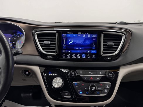 Used 2017 Chrysler Pacifica Touring-L Plus image 22