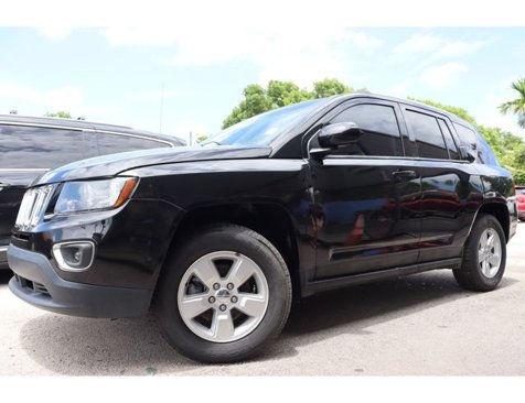 Used 2016 Jeep Compass Latitude image 2