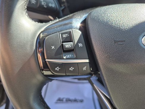 Used 2021 Ford Escape SE w/ SE Sport Appearance Package image 17