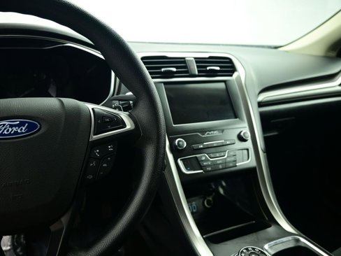 Used 2019 Ford Fusion SE image 15
