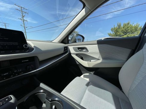 Used 2023 Nissan Rogue SV image 31