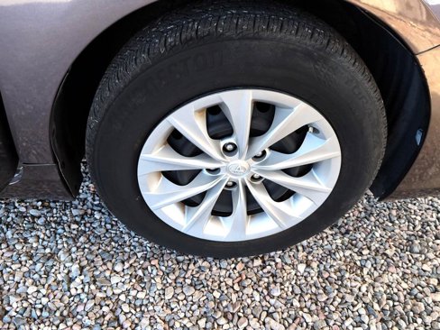 Used 2015 Toyota Camry LE image 32