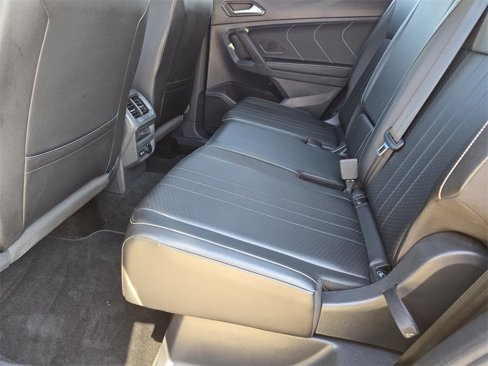 Used 2023 Volkswagen Tiguan SE R-Line image 32