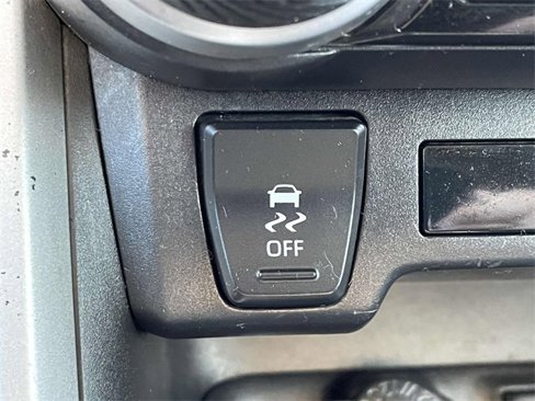 Used 2021 Toyota RAV4 XLE image 27