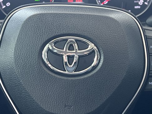 Used 2022 Toyota RAV4 XLE Premium image 28