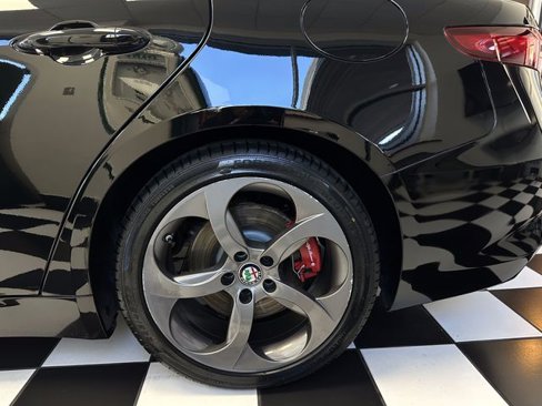 Used 2018 Alfa Romeo Giulia image 54