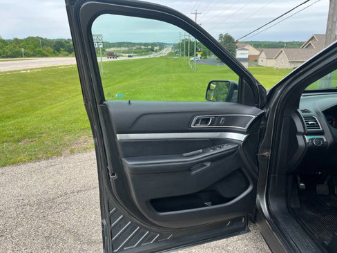 Used 2017 Ford Explorer XLT image 20