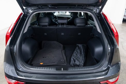 Used 2023 Kia Niro SX image 8