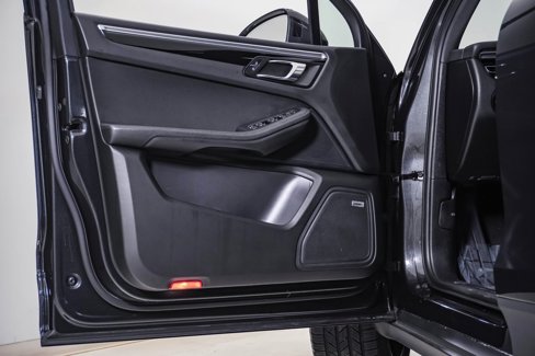Certified 2021 Porsche Macan image 23
