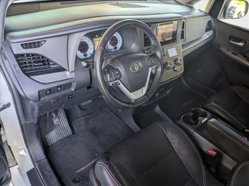 Used 2015 Toyota Sienna SE Premium image 10