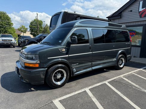 Used 2017 Chevrolet Express 2500 image 1
