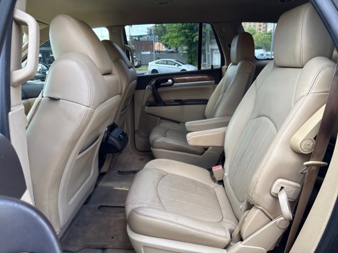 Used 2011 Buick Enclave CXL image 26