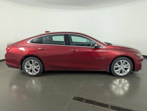 Used 2017 Chevrolet Malibu Premier w/ Driver Confidence Package image 8