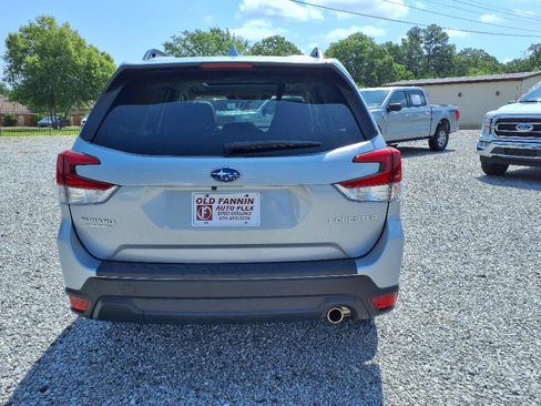Used 2022 Subaru Forester Limited image 10