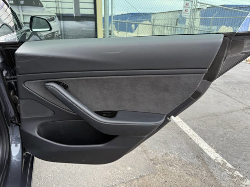 Used 2018 Tesla Model 3 Mid Range image 25