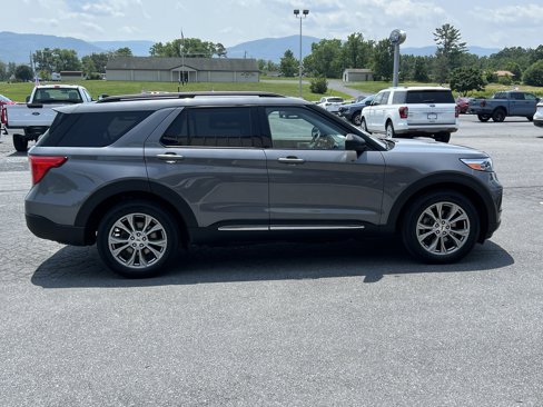 Used 2022 Ford Explorer XLT w/ Equipment Group 202A image 5