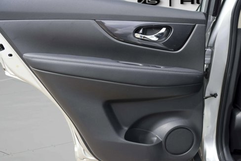Used 2017 Nissan Rogue SV w/ SV Premium Package image 21