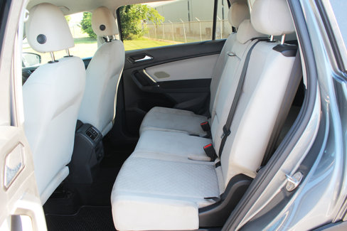 Used 2018 Volkswagen Tiguan S image 42