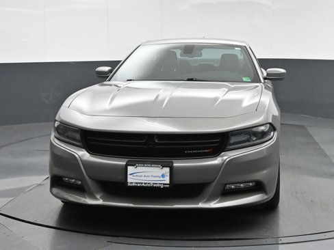 Used 2017 Dodge Charger SXT w/ Plus Group image 2