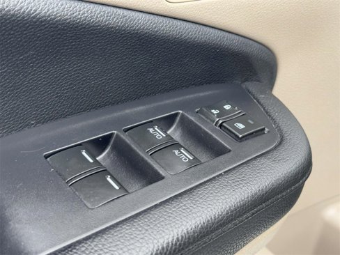 Used 2018 Honda Pilot Touring image 16
