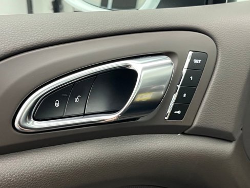 Used 2017 Porsche Cayenne Platinum Edition image 25