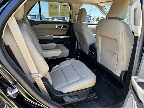Used 2022 Ford Explorer XLT w/ Equipment Group 202A image 15