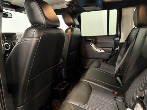 Used 2015 Jeep Wrangler Unlimited Sahara image 24