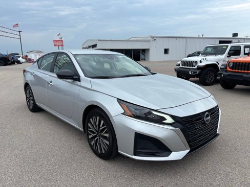Used 2024 Nissan Altima 2.5 SV image 5