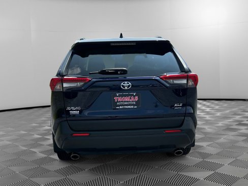 Used 2019 Toyota RAV4 XLE image 6