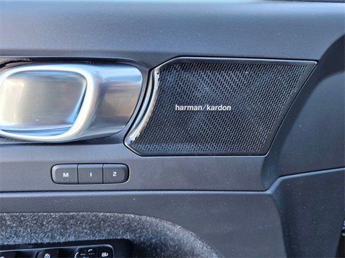 Used 2019 Volvo XC40 T5 Inscription image 17