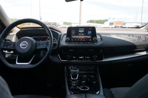 Used 2021 Nissan Rogue SV image 16