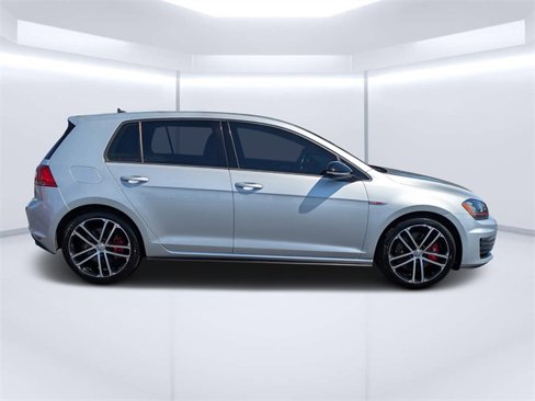 Used 2017 Volkswagen GTI SE image 2