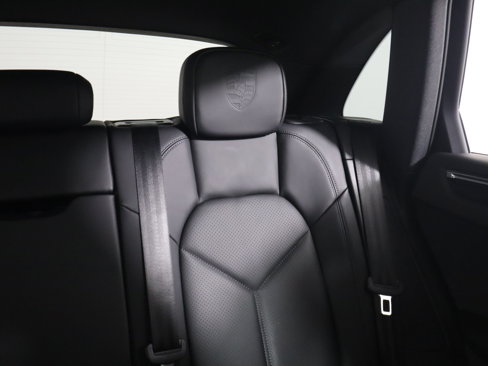 New 2026 Porsche Macan image 17