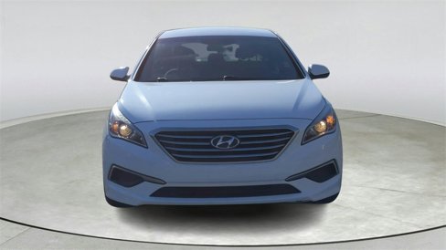 Used 2017 Hyundai Sonata SE image 2