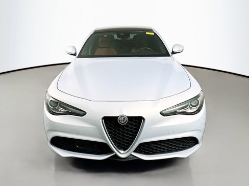 Used 2022 Alfa Romeo Giulia Ti image 2