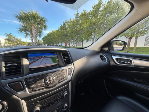 Used 2019 Nissan Pathfinder SL image 16