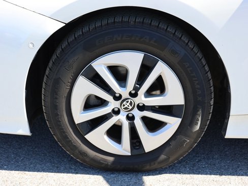 Used 2017 Toyota Prius Four image 9
