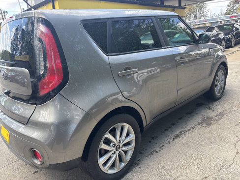 Used 2017 Kia Soul + image 5