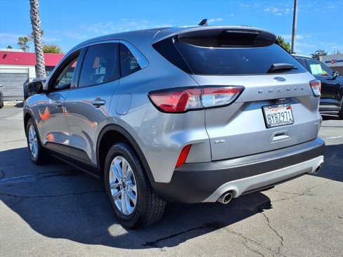 Used 2021 Ford Escape SE image 3
