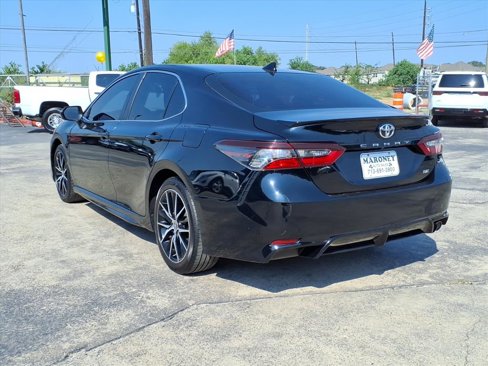 Used 2021 Toyota Camry SE image 2