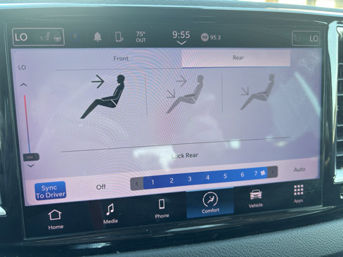Used 2023 Chrysler Pacifica Touring-L image 27