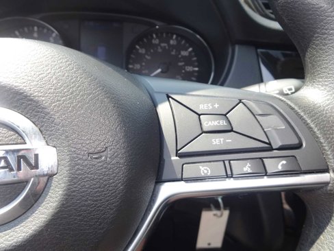 Used 2020 Nissan Rogue S image 18