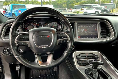 Used 2019 Dodge Challenger SXT w/ Driver Convenience Group image 8